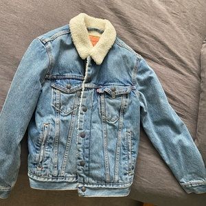 Levi’s mens Sherpa lined denim jacket